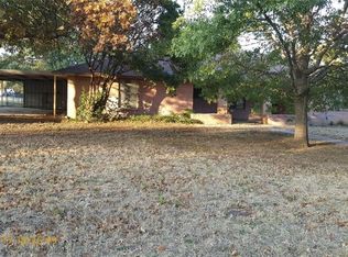 824 W Union St, Jacksboro, TX 76458
