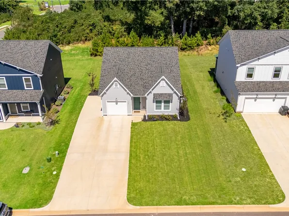 318 Gray St, Opelika, AL 36801