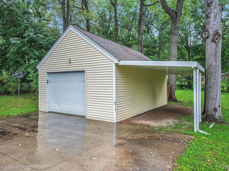 733 Lakeshore Dr, photo 5