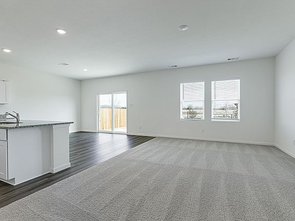 4th image of 2110 Harebell Dr
