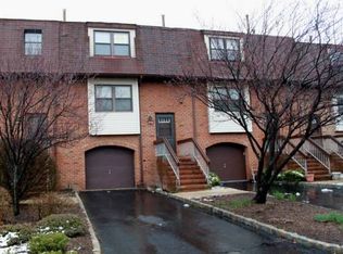 2702 N Oaks Blvd, North Brunswick, NJ 08902
