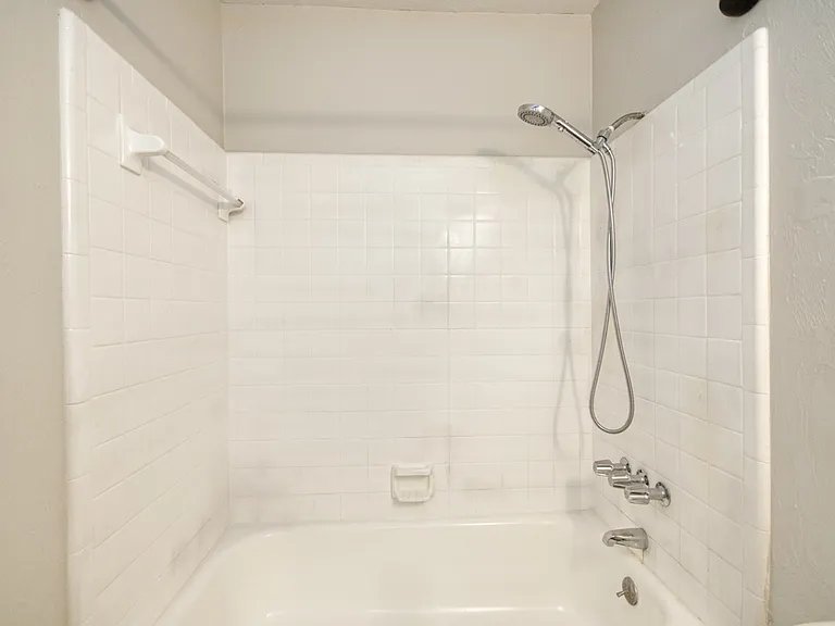 Edgewood Villas @ Midtown — Photo 15