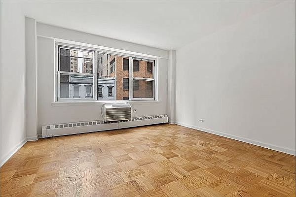1st image of 300 E 46th St APT 17B