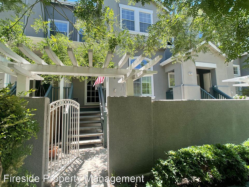 1st image of 961 Costen Ct #19