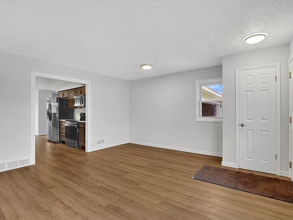 4th image of 13004 E Mission Ave