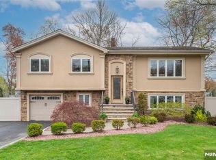 131 Horseneck Rd, Fairfield, NJ 07004