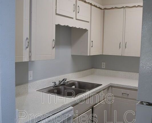 5th image of 105 Peach St Unit B