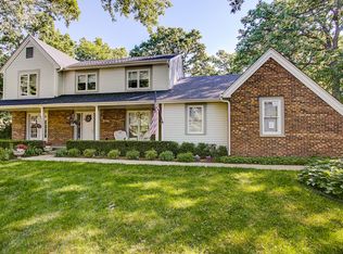 1630 Carriage Ct, Libertyville, IL 60048