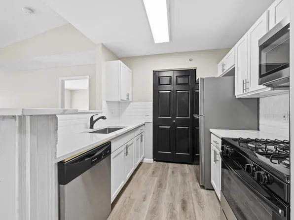 9050 Charlotte Ct, Ypsilanti, MI 48197