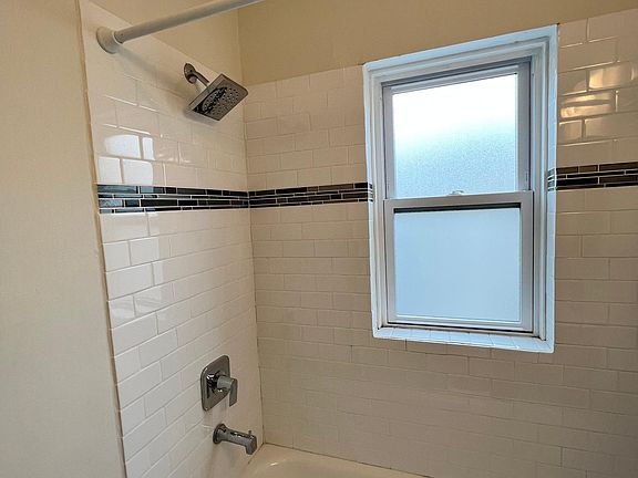 5th image of 3819-3823 N Greenview Ave #3-3823