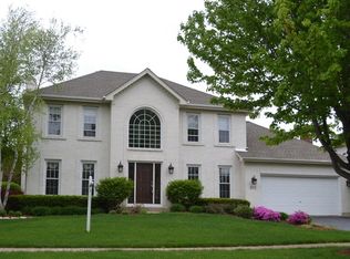 215 Edinburgh Ct, Naperville, IL 60540