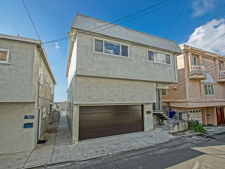 307 Bayview Dr — Photo 2