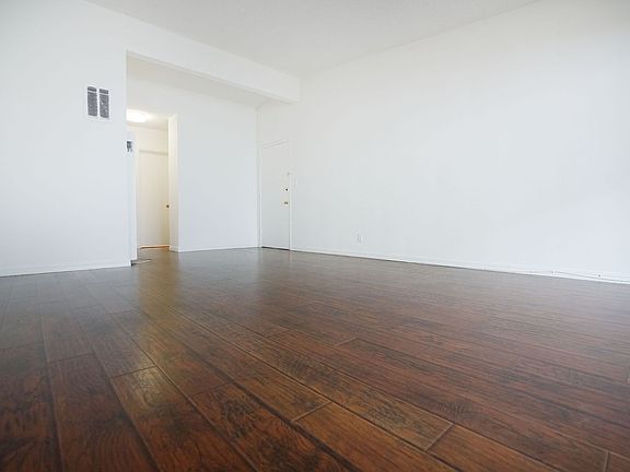 3rd image of 1218 N Larrabee St #7