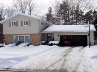 5122 Robinhood Ln, Erie, PA