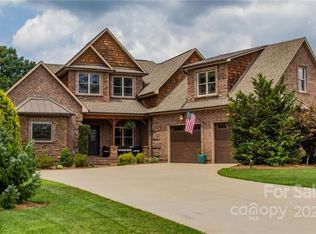 1522 Kensington Park Ct, Hickory, NC 28602