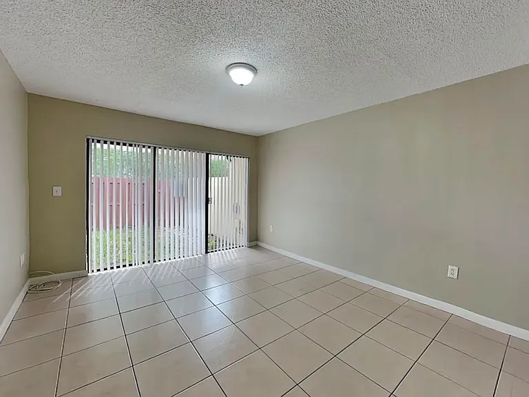 11225 SW 117th Ct — Photo 6