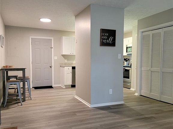 4th image of 192 Sunny Hills Dr