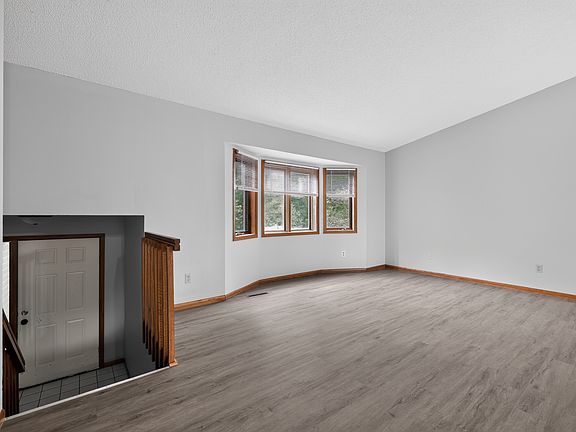 4th image of 17613 S Shore Ln W