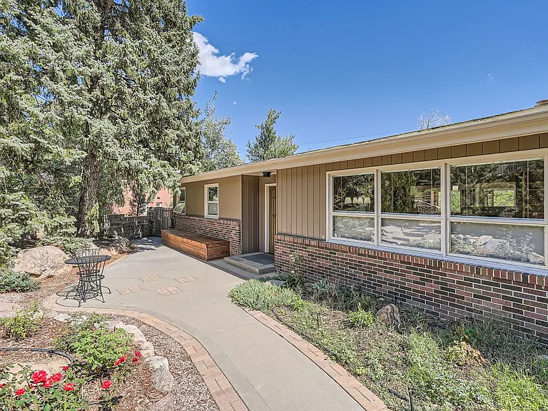 860 Willowbrook Rd — Photo 4