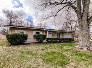 77 Ridgeway Dr, Decatur, IL 62521