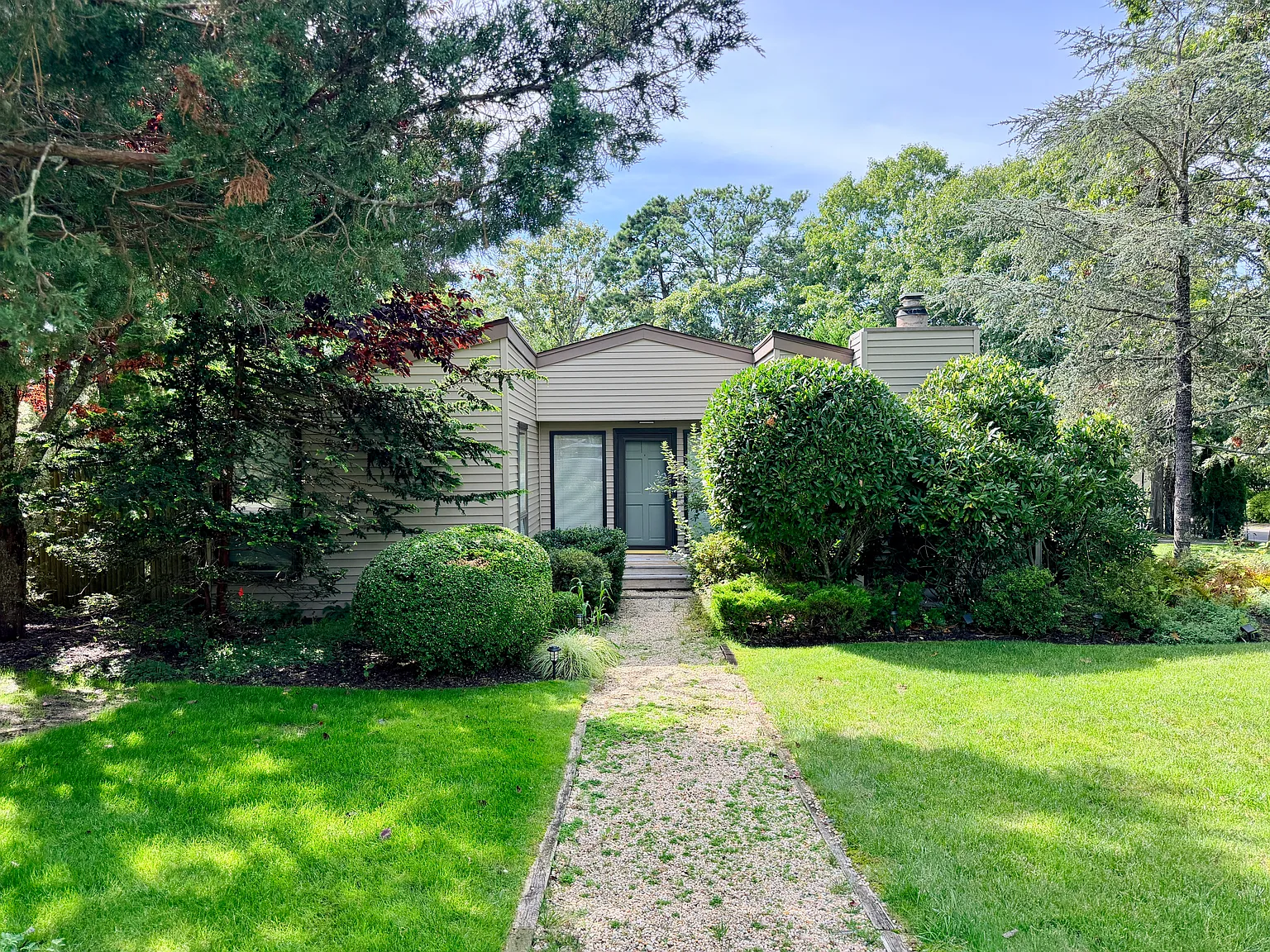 3 bed, 1296 sqft, $7,000 — Photo 2