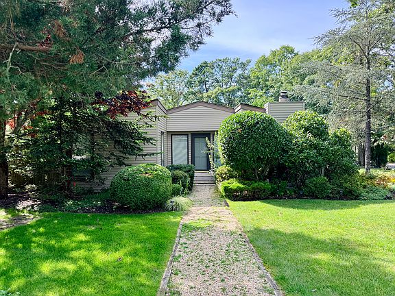 2nd image of 11 Gerald Ln