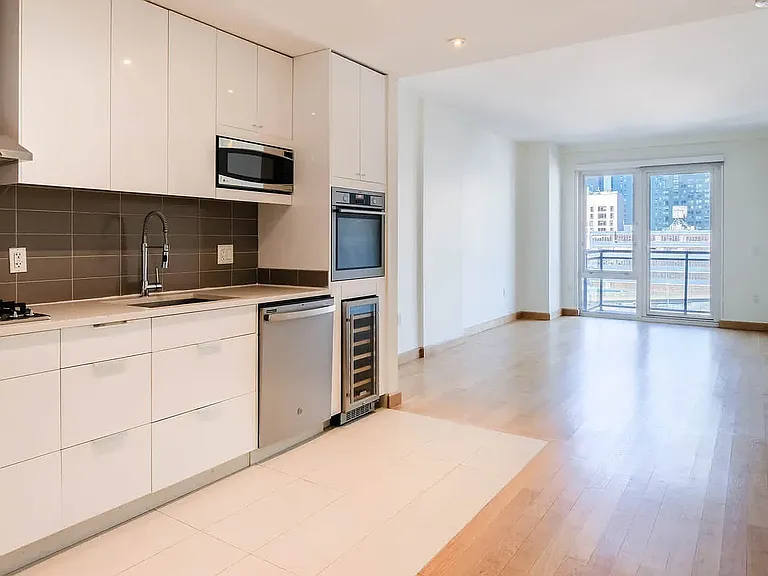 431 W 37th St #5E — Photo 4