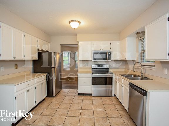 5th image of 7407 Bancaster Dr