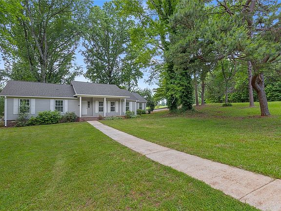 3rd image of 102 Willow Pond Ln