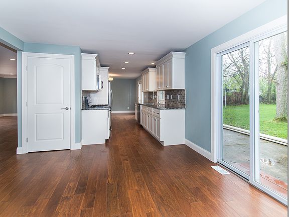5th image of 3150 Somerset Dr