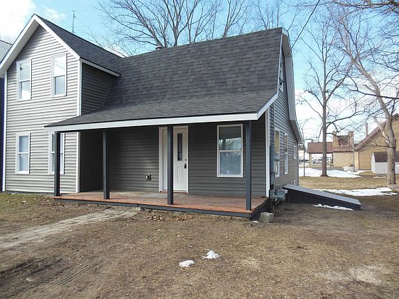 3rd image of 265 E Oak St