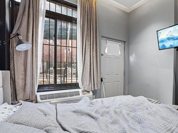 4th image of 75 Suydam St #1R