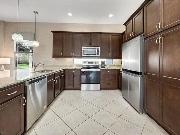 3rd image of 3554 Beaufort CT