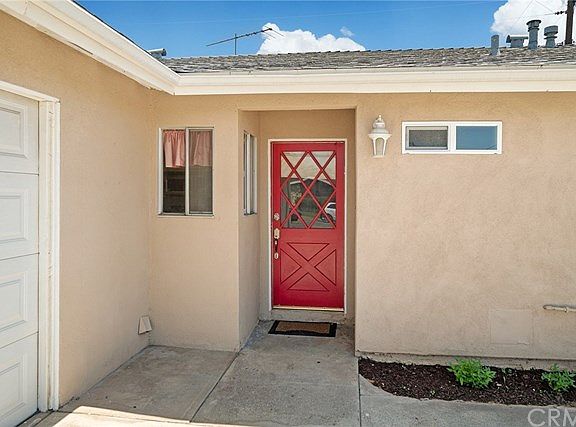 4th image of 22547 De Soto St