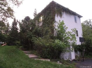 6 Patriot Dr, Airmont, NY 10952