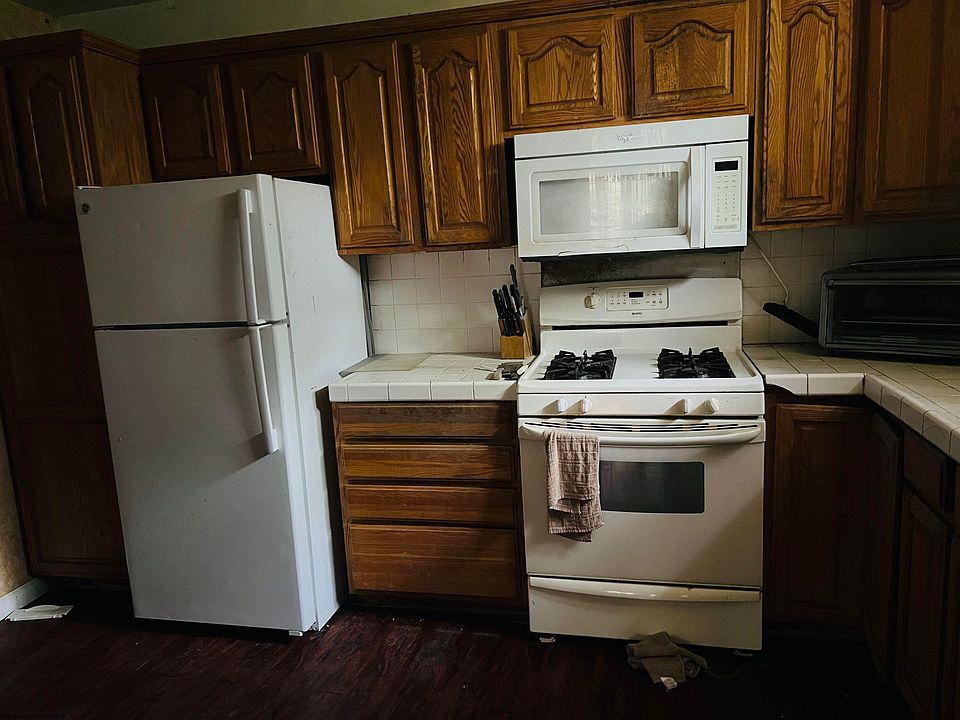 605 E Main St, Mannington, WV 26582 Zillow