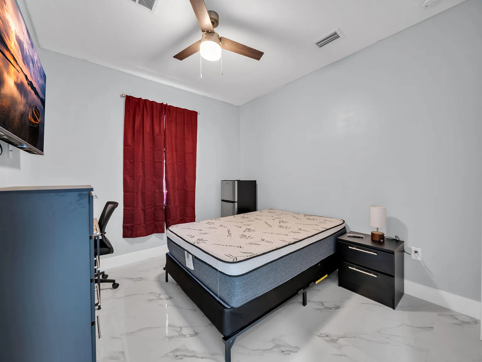 4 bed, 2.0 bath, 2100 sqft, $962 — Photo 1