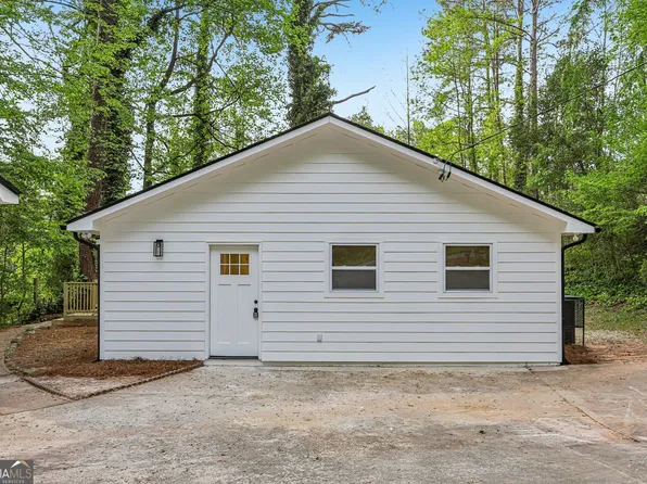 418 Honeysuckle Ln, Stockbridge, GA 30281