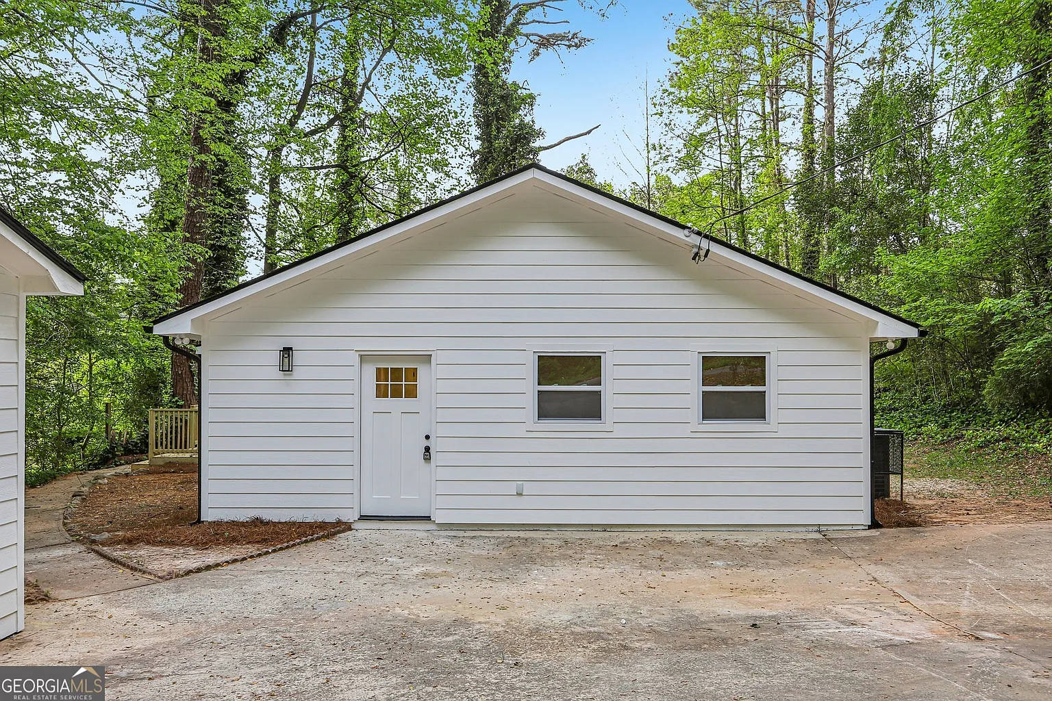 418 Honeysuckle Ln photo 1