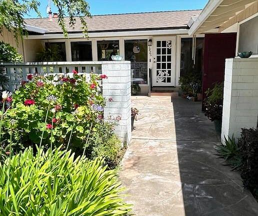 3rd image of 1826 Carmelo Dr