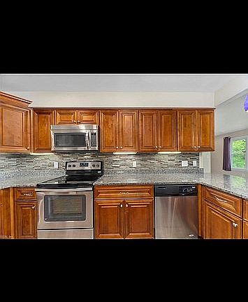 2nd image of 3221 Peronne Ave