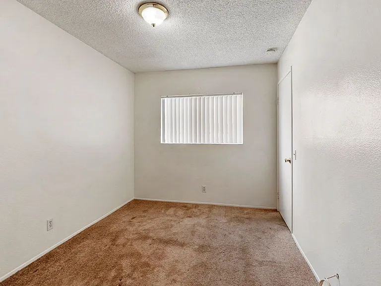 Apartment Building in North Park — Photo 8