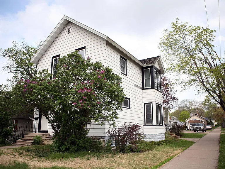 228 E Mark St — Photo 2