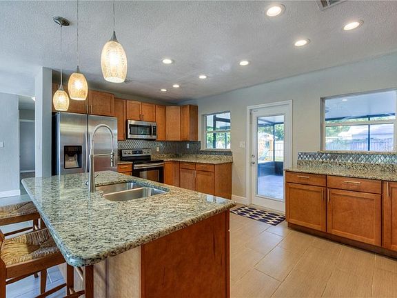 4th image of 4480 Pompano Dr SE