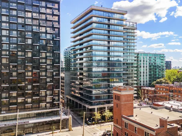 242 Rue Young #905, Montreal, QC H3C 0R7