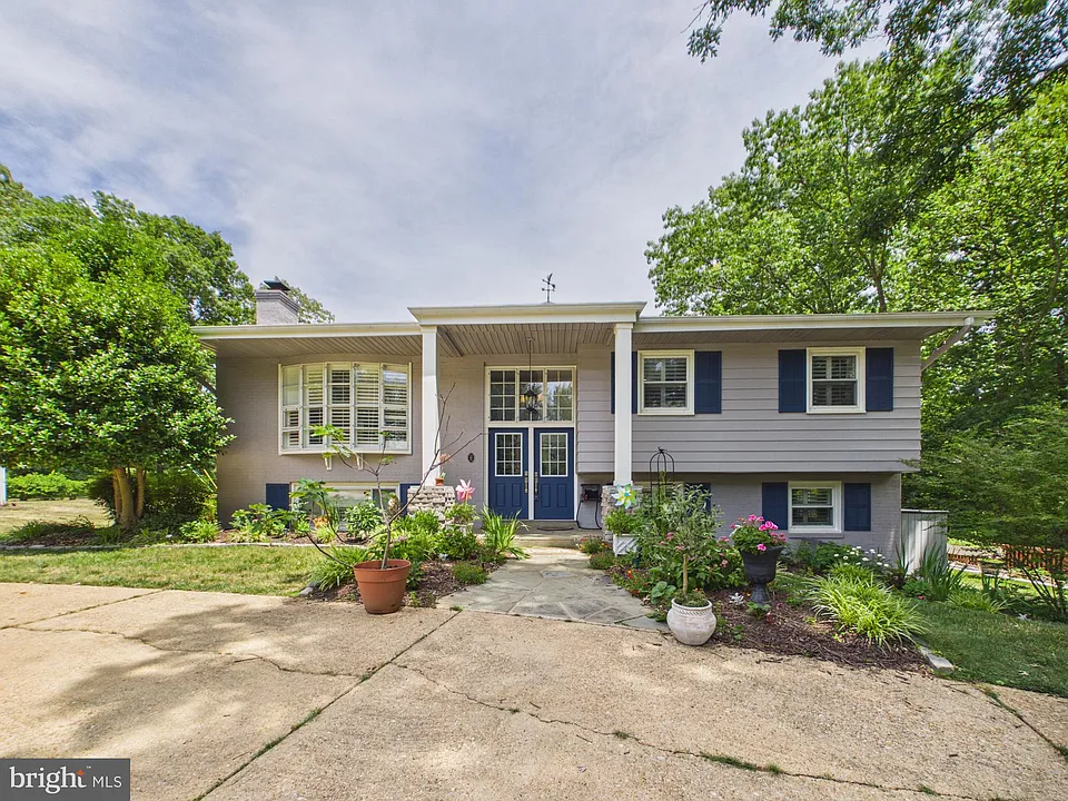 9201 Cherrytree Dr