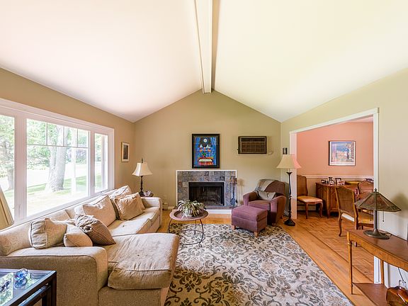 3rd image of 5 Southgate Dr