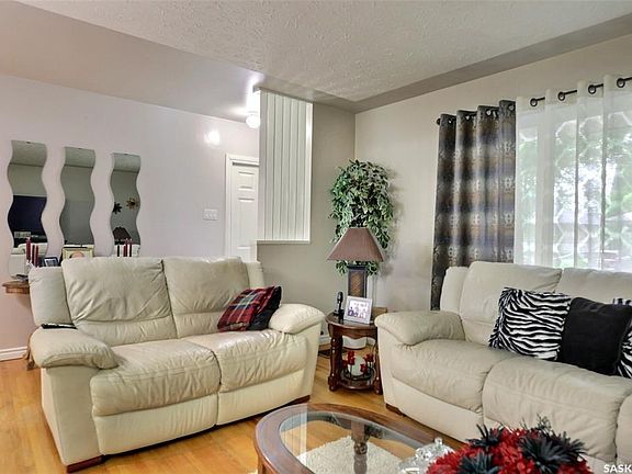 4th image of 204 Rae STREET