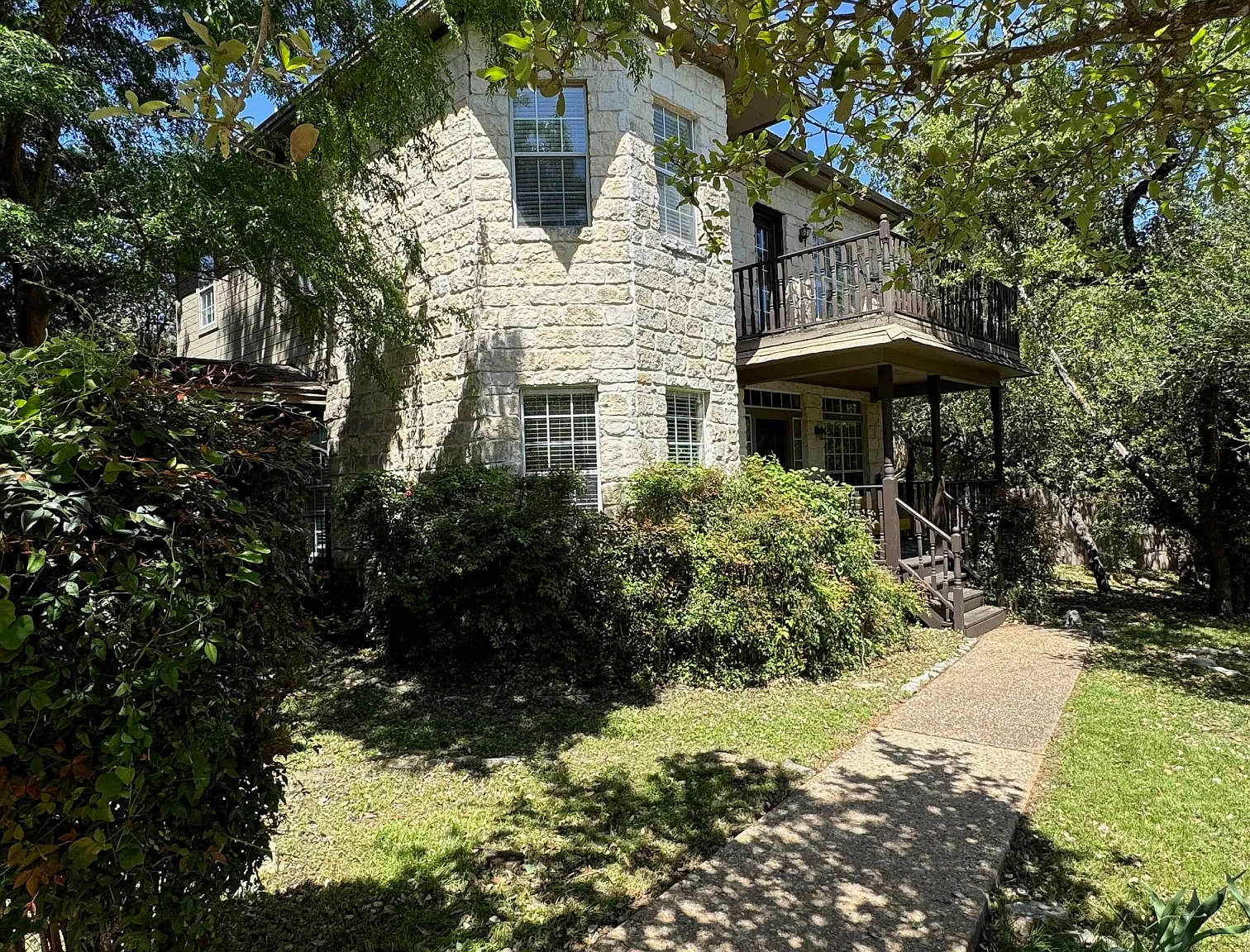 4 bed, 2230 sqft, $3,700 — Photo 3