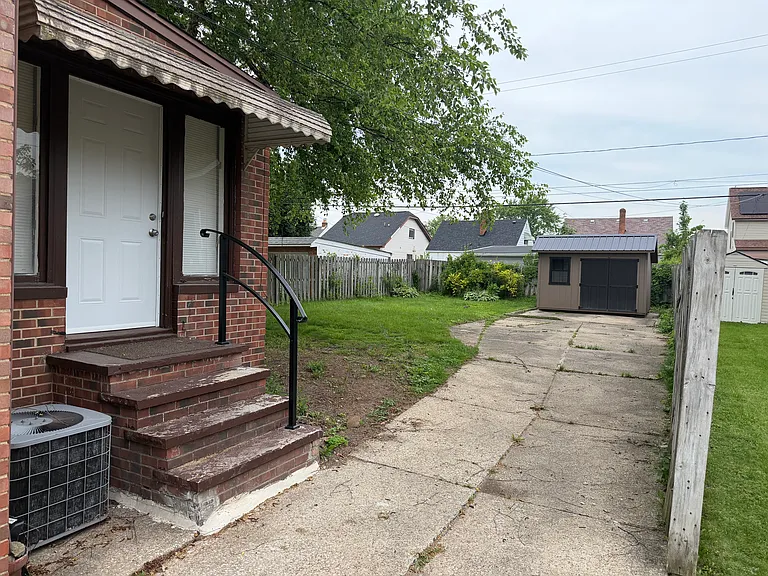 3710 Wood Ave — Photo 2